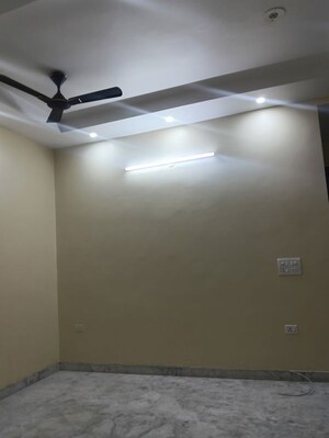 Room in 2 BHK Builder Floor at Shivaji Nagar – for Rent
