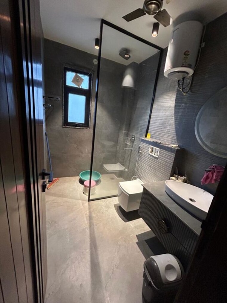 Bathroom, sector 46 3 Bedroom 2000 Sq.Ft. Builder Floor In Sector 46 Gurgaon 10014295