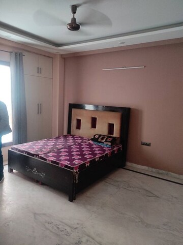 Bedroom in 3 BHK Builder Floor at Sector 46 – for Rent