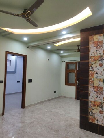 Building Lobby in 2.5 BHK Builder Floor at RWA Apartments Sector 26, Sector 26 – for Rent