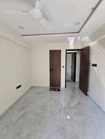 Room in 2 BHK Apartment at Roswalt Raya, Chembur – for Sale