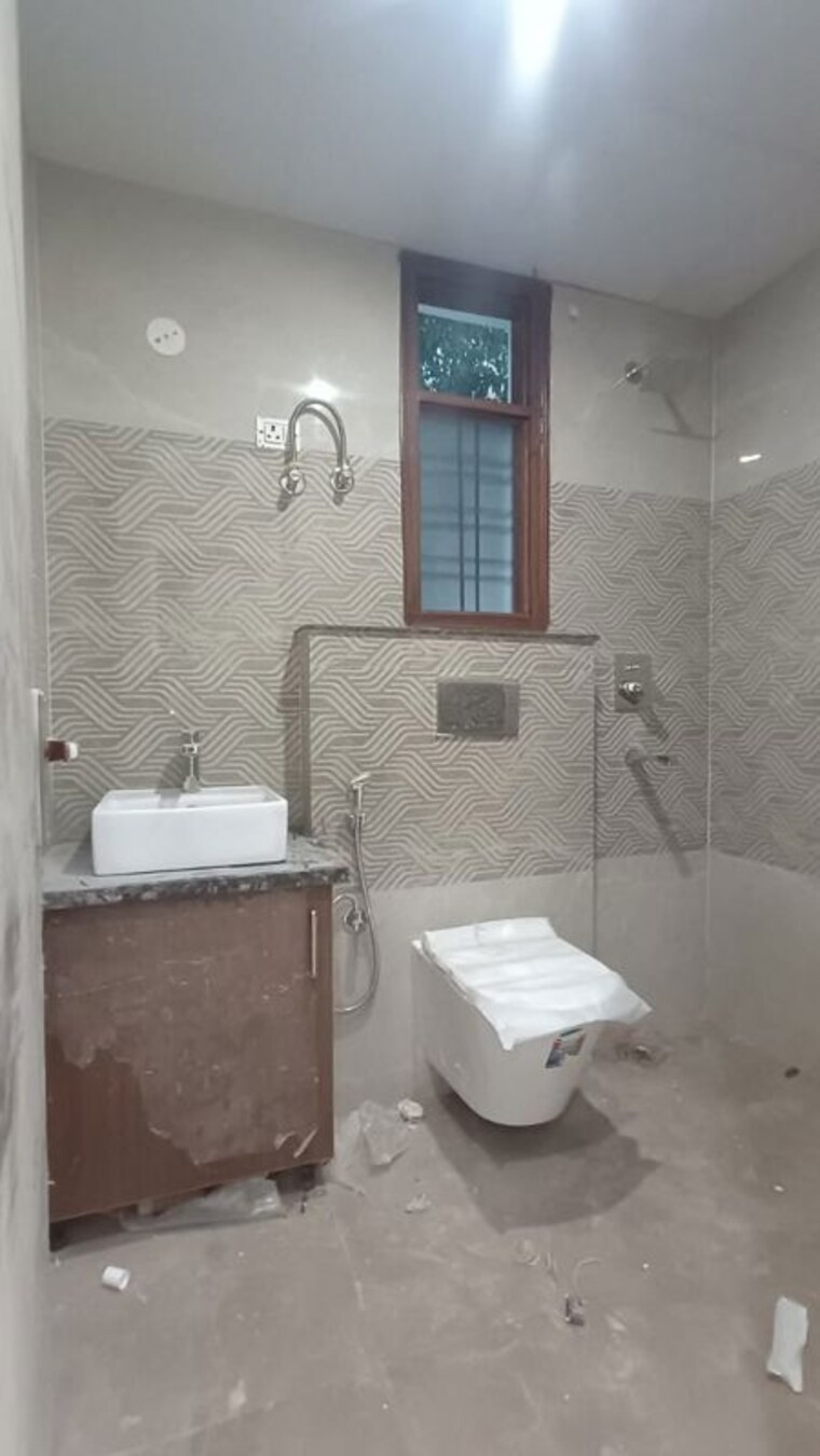 Bathroom, sector 14 3 Bedroom 1450 Sq.Ft. Builder Floor In Sector 14 Gurgaon 10014316