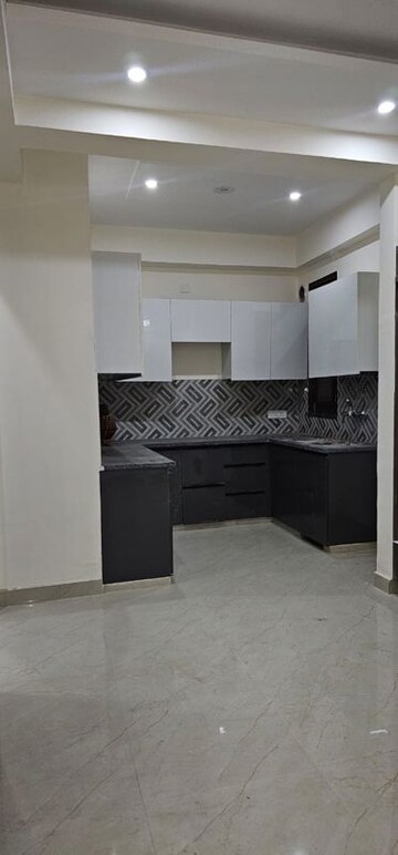 Kitchen in 3 BHK Builder Floor at Sector 14 – for Rent