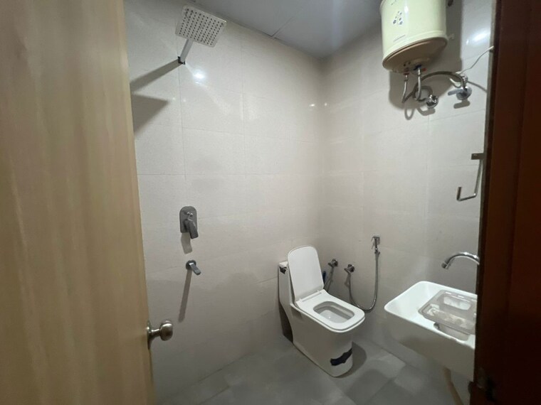 Bathroom, sector 15 ii 3 Bedroom 2000 Sq.Ft. Builder Floor In Sector 15 ii Gurgaon 10014321