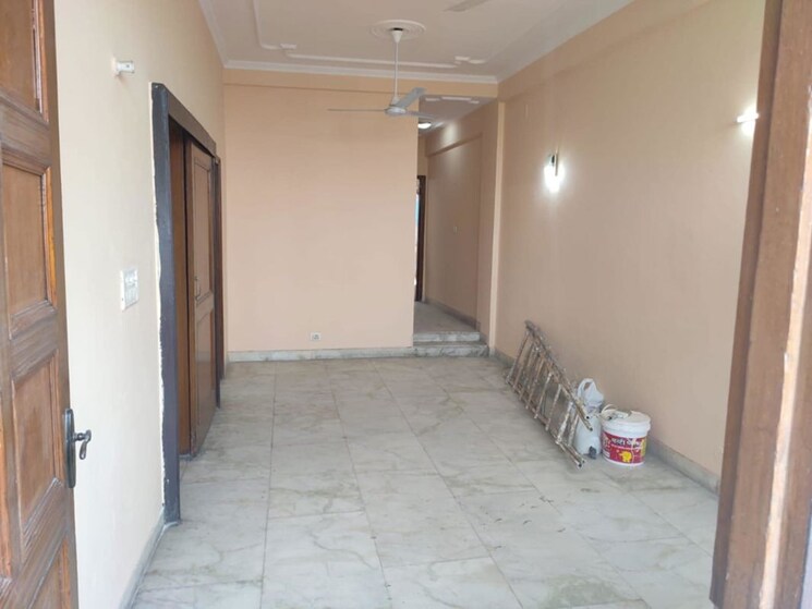 Room, defence colony 3 Bedroom 216 Sq.Yd. Apartment In Defence Colony Delhi 10014340