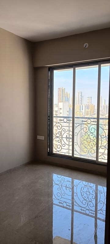 Room in 3 BHK Apartment at Metro Millennium, Malad West – for Rent