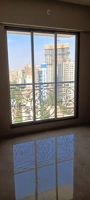 Room in 3 BHK Apartment at Metro Millennium, Malad West – for Rent