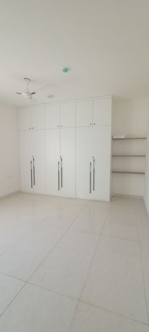 Room in 3 BHK Apartment at Prestige Beverly Hills, Kokapet – for Rent