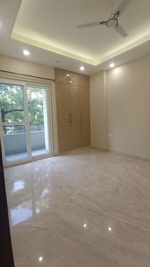 Room in 3 BHK Builder Floor at Chittaranjan Park – for Rent
