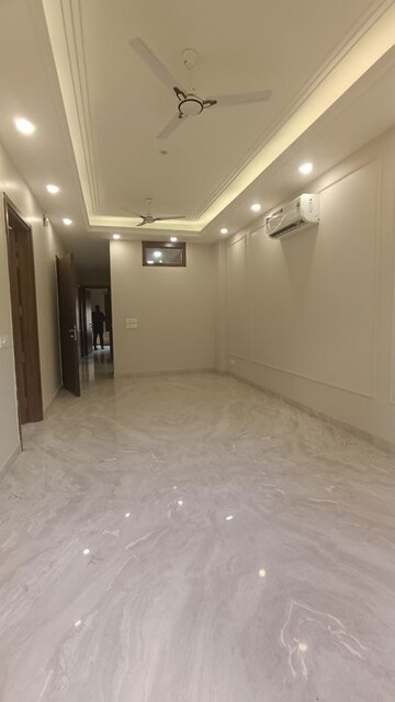 Room in 3 BHK Builder Floor at Chittaranjan Park – for Rent
