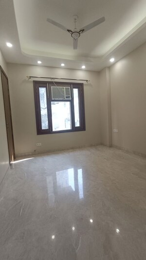 Room in 3 BHK Builder Floor at Chittaranjan Park – for Rent