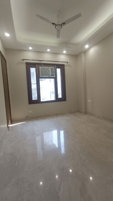 Room in 3 BHK Builder Floor at Chittaranjan Park – for Rent