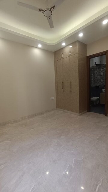 Room in 3 BHK Builder Floor at Chittaranjan Park – for Rent