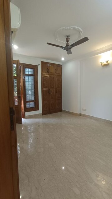 Room in 3 BHK Builder Floor at Chittaranjan Park – for Rent