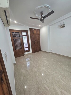 Room in 3 BHK Builder Floor at Chittaranjan Park – for Rent