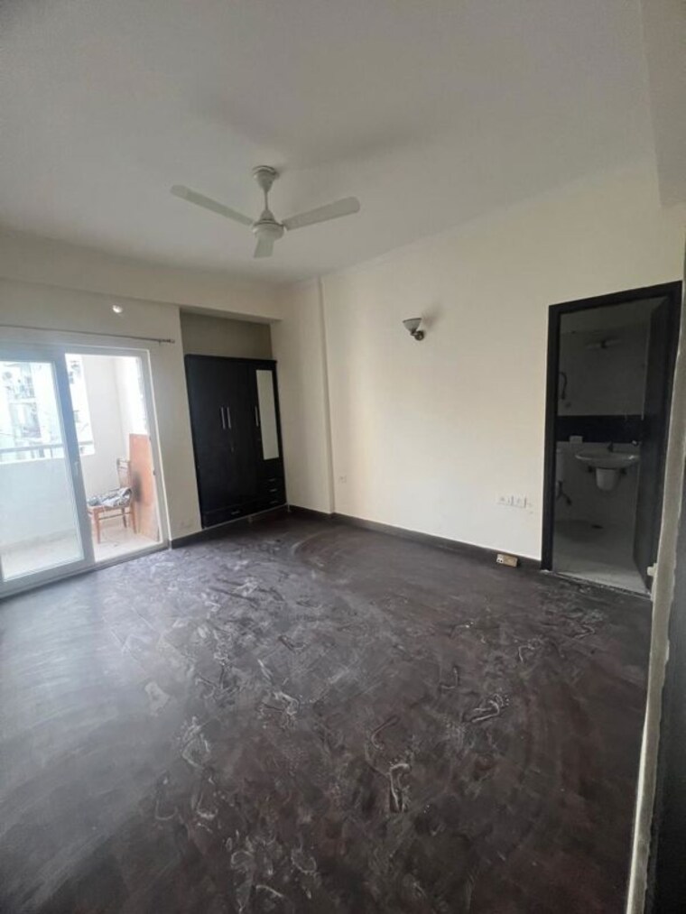 Room, aims-golf-city 2 Bedroom 950 Sq.Ft. Apartment In Sector 75 Noida 10014383