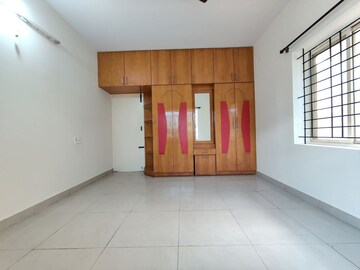 Room in  Apartment at V.V Emerald, Horamavu – for Rent