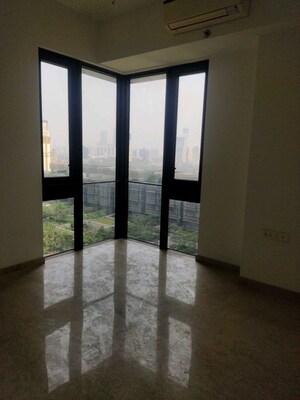 Room in 2 BHK Apartment at Lodha The Park, Worli – for Rent