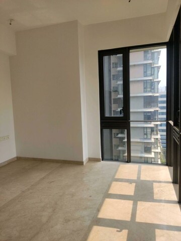 Room in 2 BHK Apartment at Lodha The Park, Worli – for Rent