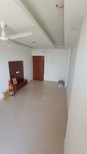 Room in 2 BHK Apartment at Signature Global Prime, Sector 63a – for Rent