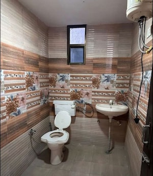 Bathroom in 3 BHK Apartment at Hazratganj – for Rent