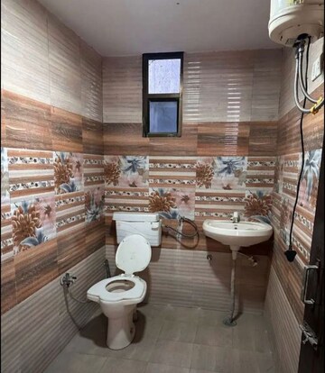 Bathroom in 3 BHK Apartment at Hazratganj – for Rent