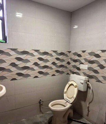 Team Area in 3 BHK Apartment at Hazratganj – for Rent