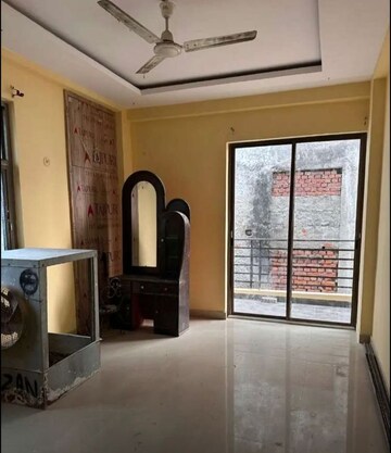 Living Room in 3 BHK Apartment at Hazratganj – for Rent