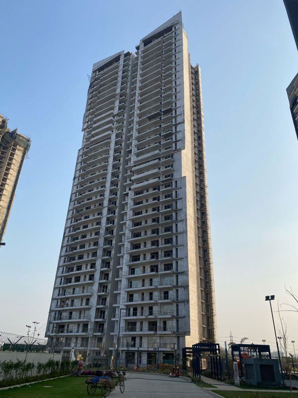 3.5 BHK + Servant Room Apartment For Sale in Godrej Meridien