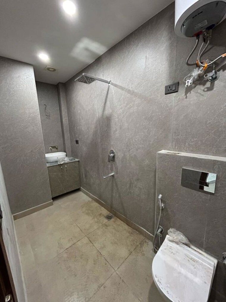 Bathroom, lajpat nagar 2 Bedroom 1150 Sq.Ft. Builder Floor In Lajpat Nagar Delhi 10014619