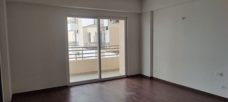 Room, sector 15 3.5 Bedroom 112 Sq.Mt. Villa In Sector 15 Noida 10014627