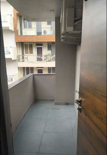 Staircase in 3 BHK Apartment at Hazratganj – for Rent