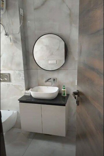 Bathroom in 3 BHK Apartment at Hazratganj – for Rent