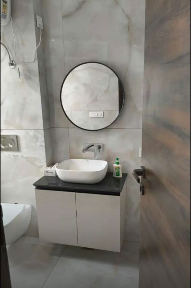 Bathroom, hazratganj 3 Bedroom 1502 Sq.Ft. Apartment In Hazratganj Lucknow 10014629