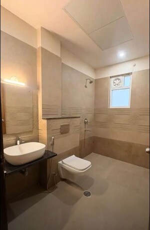 Bathroom in 3 BHK Apartment at Hazratganj – for Rent