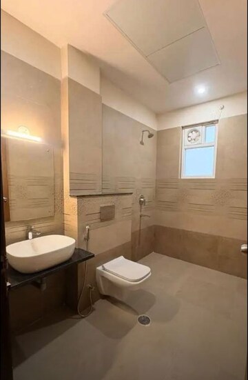 Bathroom in 3 BHK Apartment at Hazratganj – for Rent