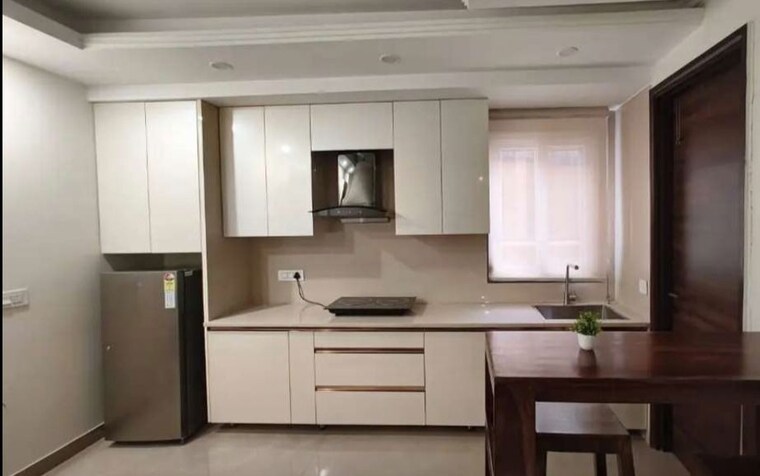Kitchen, hazratganj 3 Bedroom 1502 Sq.Ft. Apartment In Hazratganj Lucknow 10014629