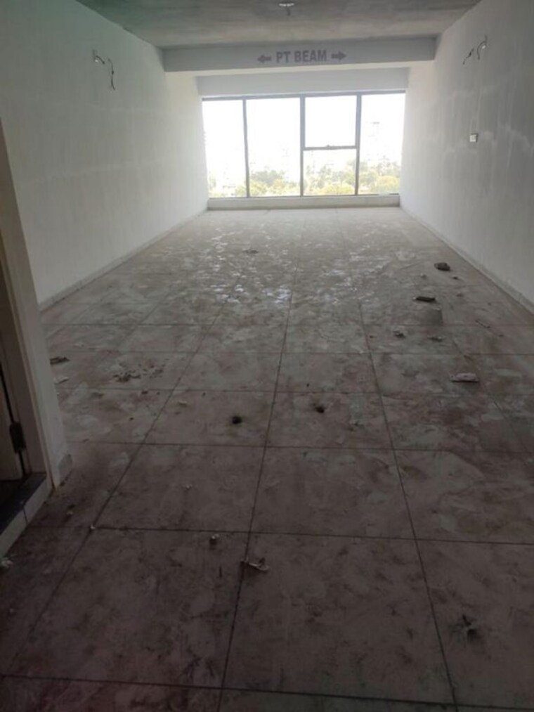 Room, science city Commercial Office Space 706 Sq.Ft. In Science City Ahmedabad 10014631