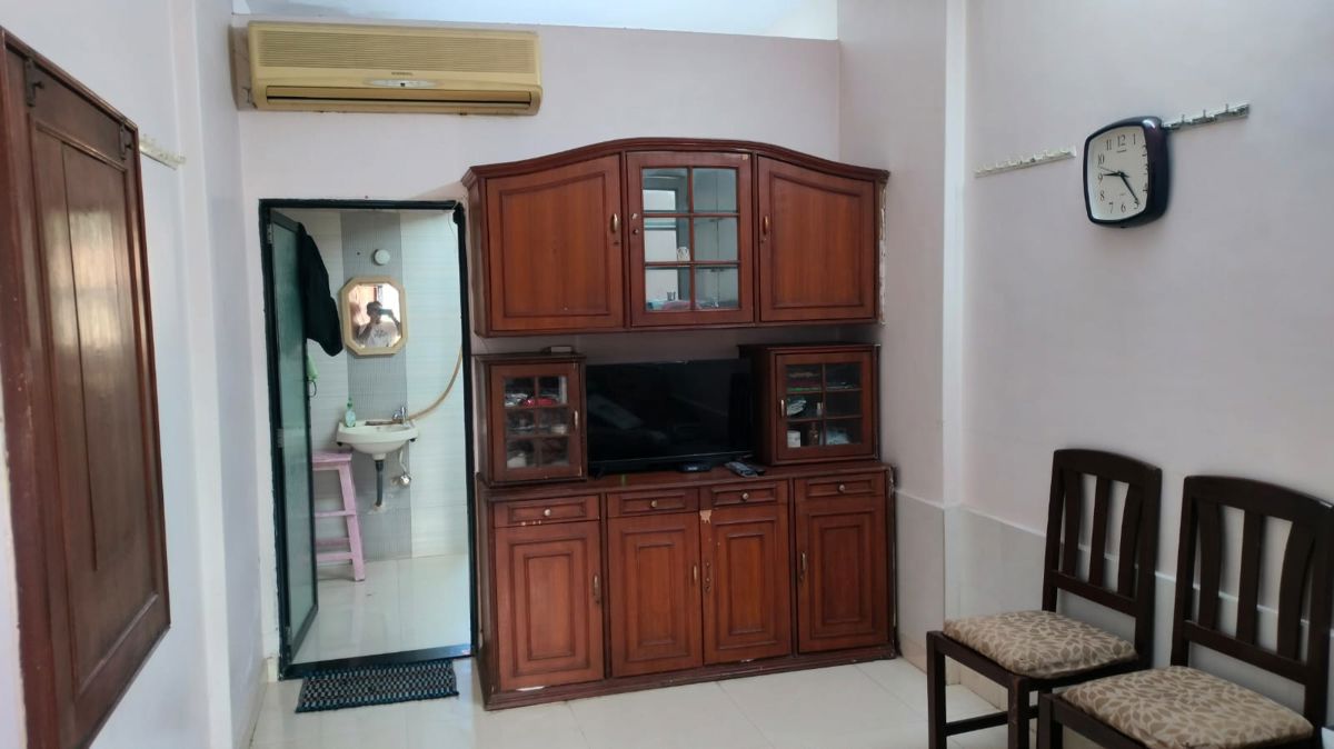 1 Rk+ Extra Room Apartment For Rent in Shivai CHS Santacruz East