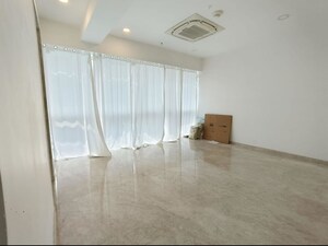 Room in 4 BHK Apartment at Indiabulls Sky, Lower Parel – for Rent