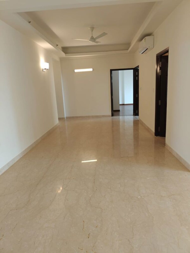 Room, sector 46 6+ Bedroom 200 Sq.Mt. Villa In Sector 46 Noida 10014672