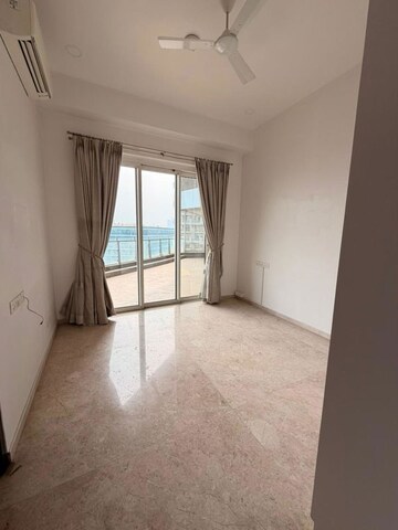 Room in 4 BHK Apartment at Indiabulls Sky, Lower Parel – for Rent