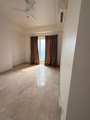 Room in 4 BHK Apartment at Indiabulls Sky, Lower Parel – for Rent