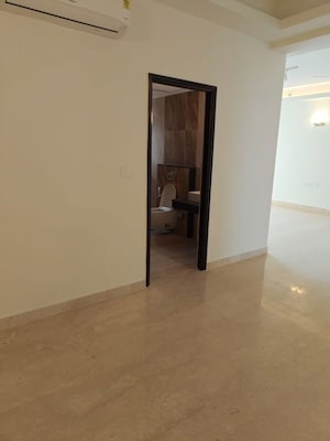Room in 6+ BHK Villa at Sector 41 – for Sale