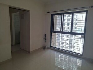 Room in 2 BHK Apartment at Level The Residences, Andheri West – for Rent