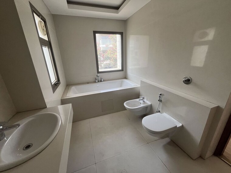 Bathroom, sobha-international-city-phase-1 5 Bedroom 270 Sq.Yd. Villa In Sector 109 Gurgaon 10014734