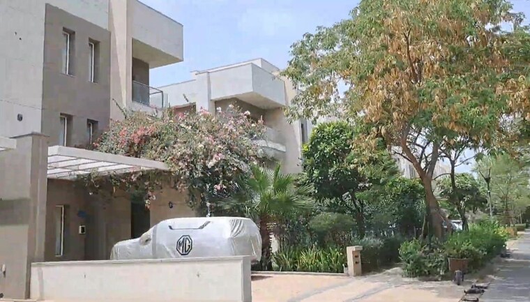 Exterior View, sobha-international-city-phase-1 5 Bedroom 270 Sq.Yd. Villa In Sector 109 Gurgaon 10014734