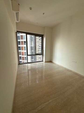 Room in 4 BHK Apartment at Piramal Mahalaxmi, Mahalaxmi – for Rent