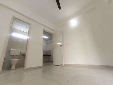 Room in 3 BHK Apartment at BPTP Terra, Sector 37d – for Sale