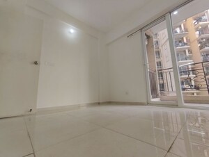 Room in 3 BHK Apartment at BPTP Terra, Sector 37d – for Sale